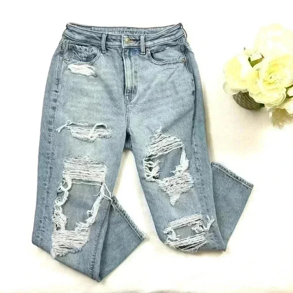 American Eagle High Rise Mom Light Wash Fade Distress Ankle Jean Size 2 X-Short - Picture 1 of 15